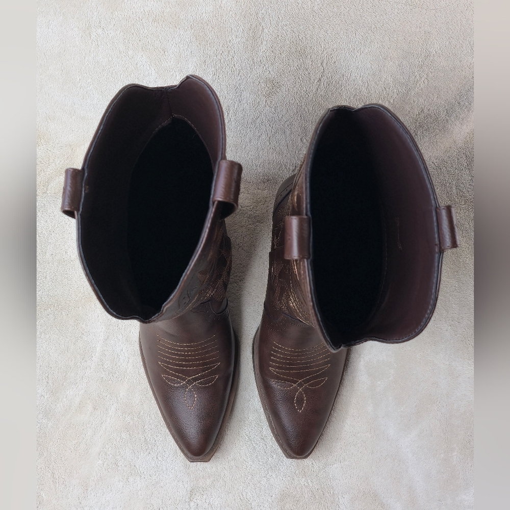 Brown Cowgirl Boots - Picture 15 of 16